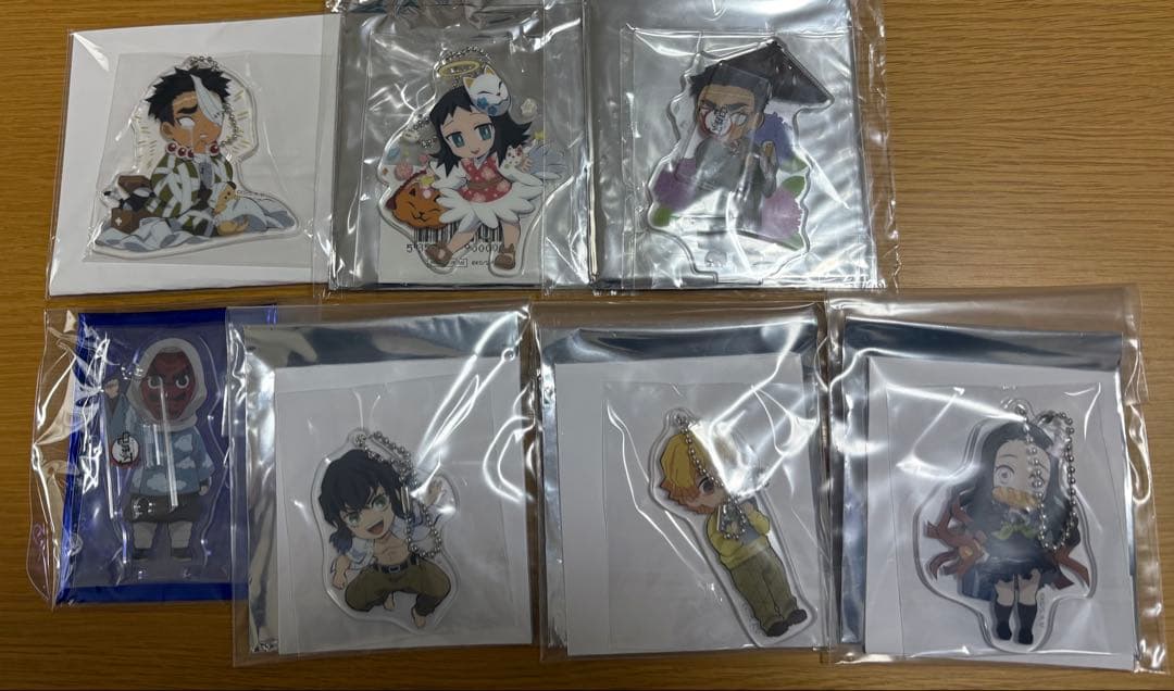 鬼滅の刃　缶バッジ アクリル スタンド チャーム 34点纏め売り