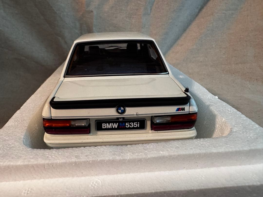 ミニカー AUTOart 1:18  M535i 1985 1/18