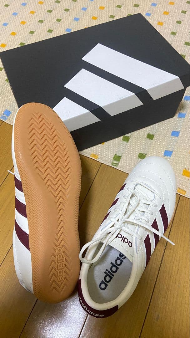 adidas ホワイト/バーガンディ スニーカー