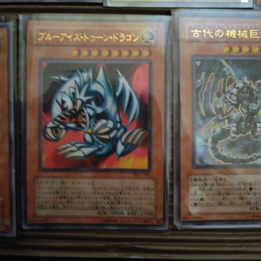 遊戯王OCG の缶で中身はありませんでしたおまけで違う遊戯王のカードをつけます