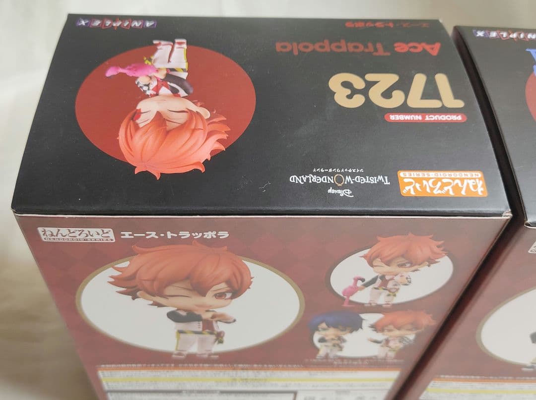 エース・トラッポラ　デュース・スペード　ねんどろいど　特典缶バッジ付　ツイステ