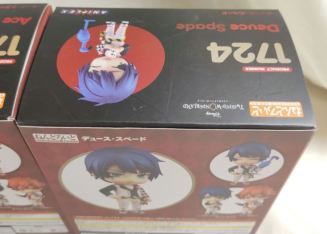 エース・トラッポラ　デュース・スペード　ねんどろいど　特典缶バッジ付　ツイステ