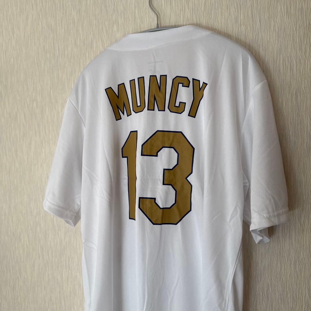 来場者限定品 MAX MUNCY ゴールドユニフォーム
