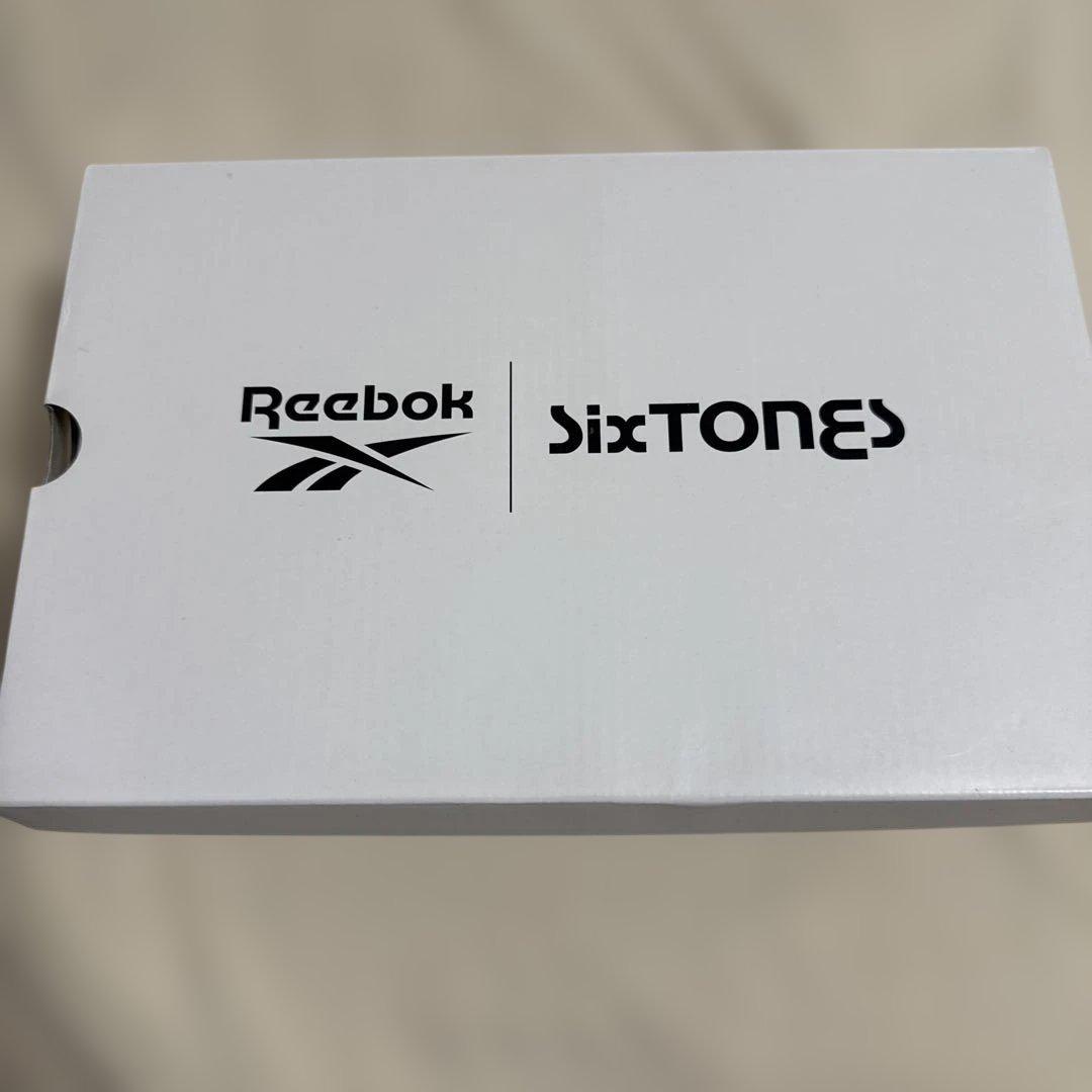 【新品未使用】Reebok SixTONES クリーム色 スニーカー 25cm
