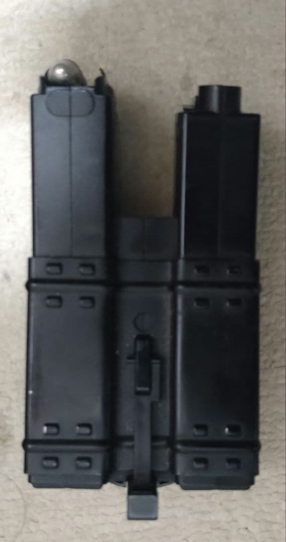 J*.様 東京マルイ　MP5A5 BB弾入り多弾マガジンとバッテリーの直ぐ使える