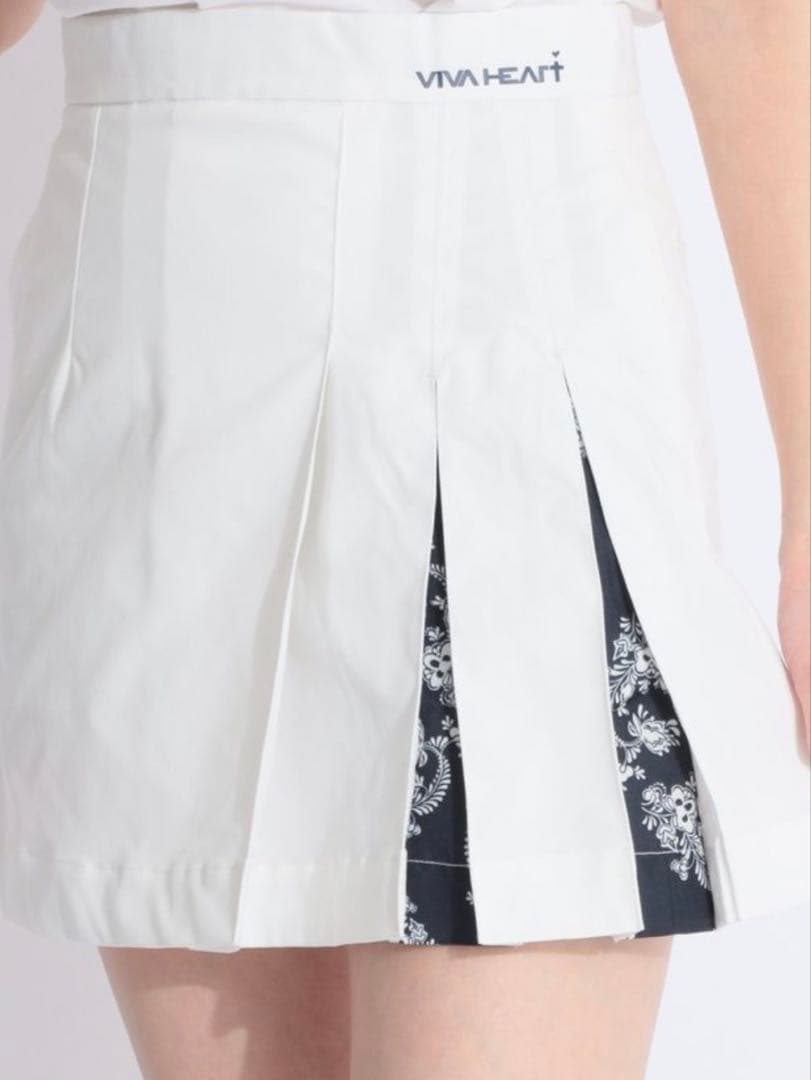 原価14,300円　VIVAHEAT ホワイト ビバハートアシメフラワープリーツ