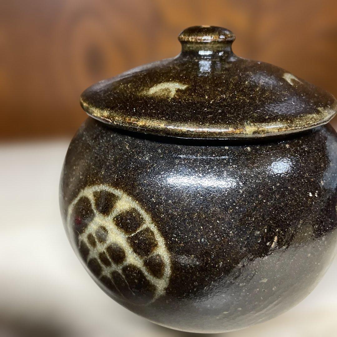酒津兜山窯　岡本孝明　黒釉抜絵蓋物　共箱