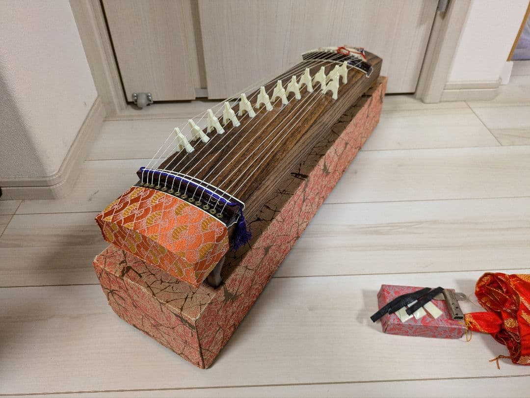 琴13弦 楽器