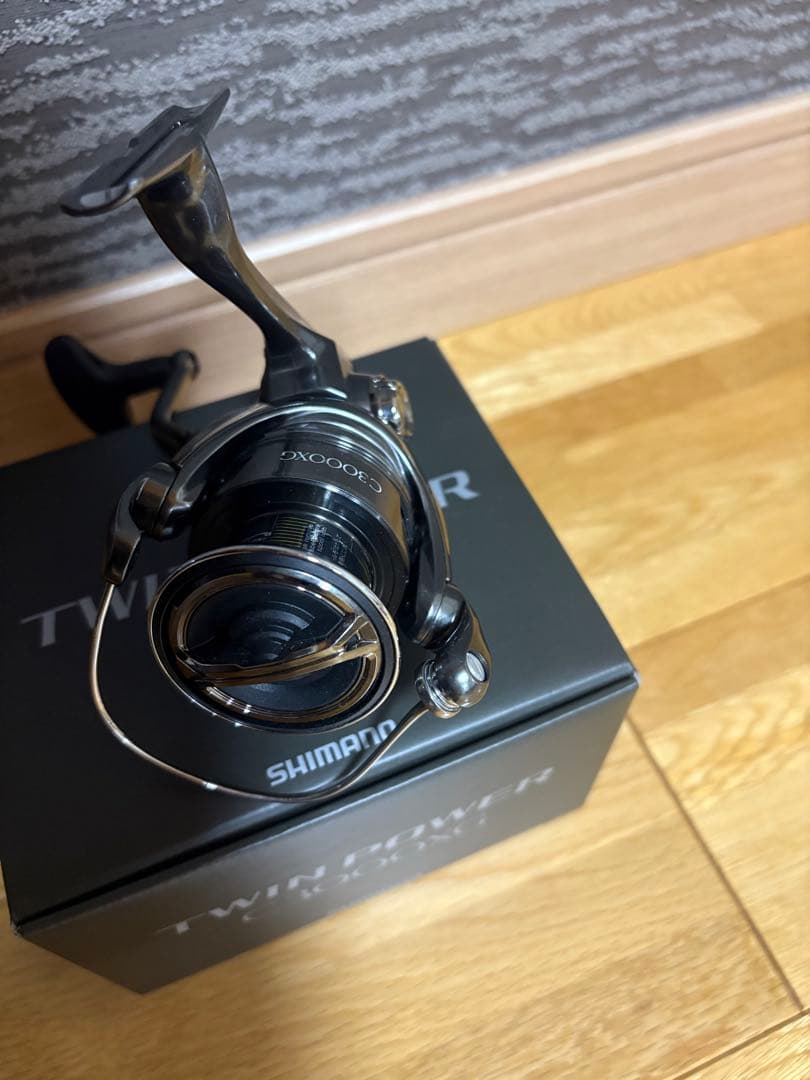 シマノ　24ツインパワー　C3000XG スピニングリール(美品)