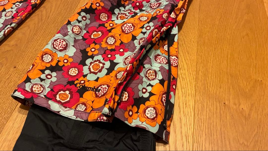 【美品】Columbia花柄スノーボードウェア 女性用