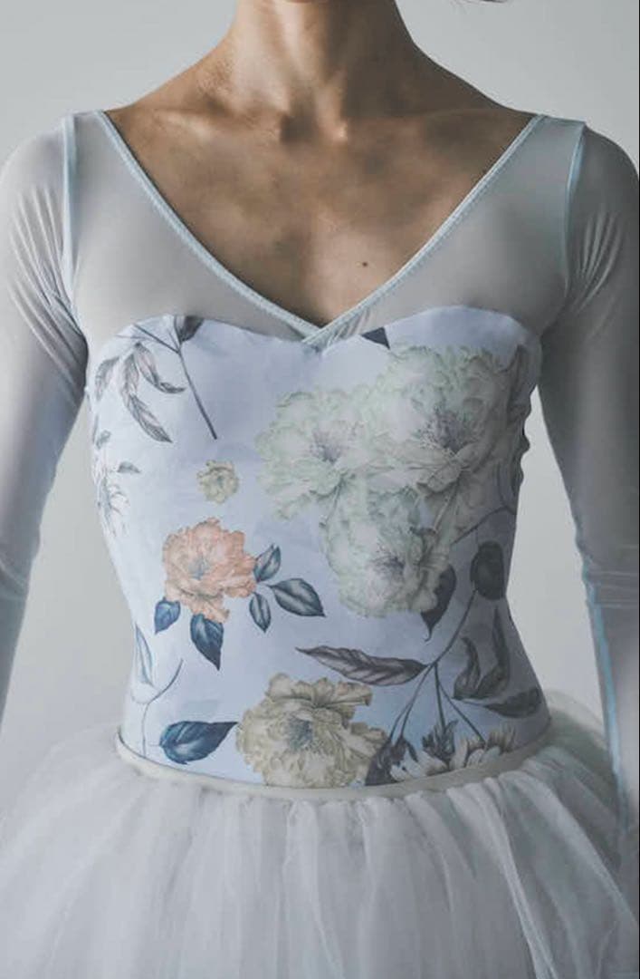 新品 スティナ stina 大人気 レオタード M 完売品