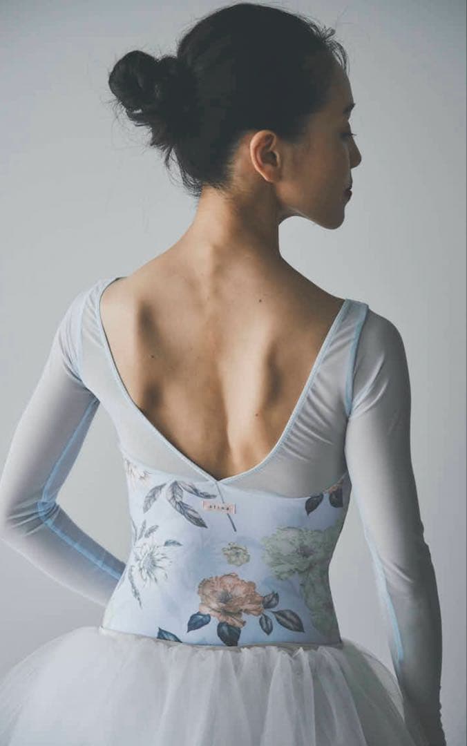 新品 スティナ stina 大人気 レオタード M 完売品