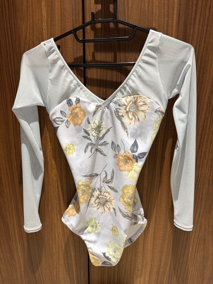 新品 スティナ stina 大人気 レオタード M 完売品