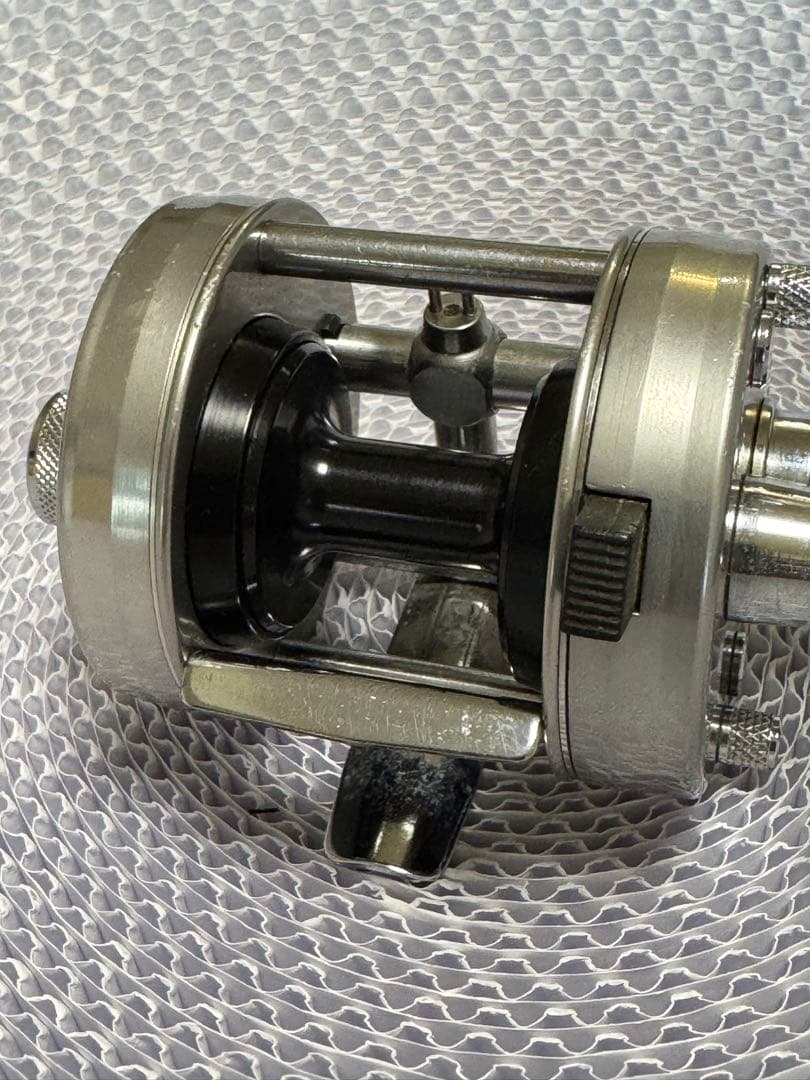 【美品】アンバサダー2500CI シルバー ￼カスタムショートハンドル