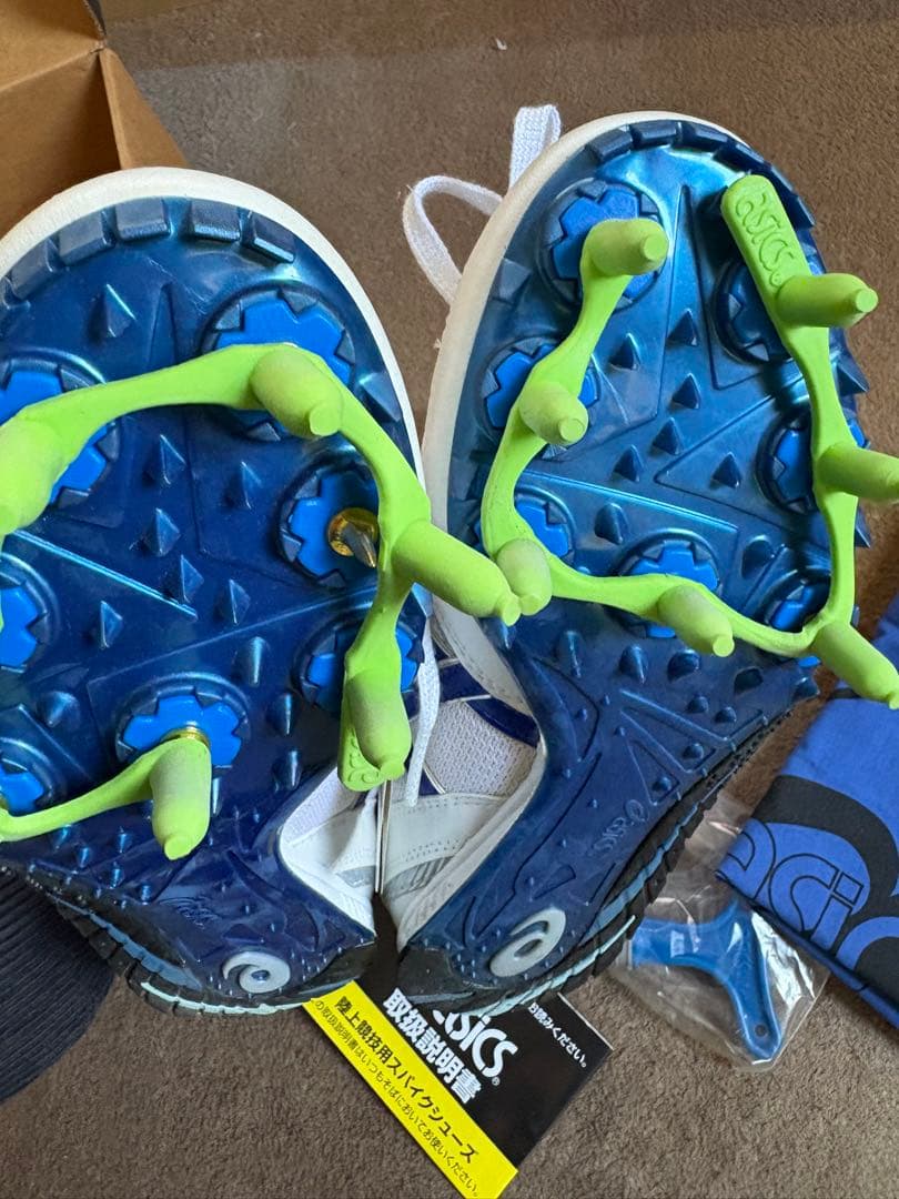 asics タイガーパウスパイクシューズ ホワイト/ブルー25.5