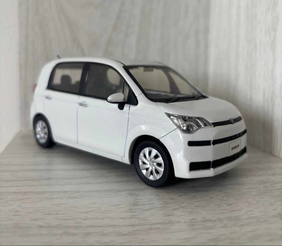 トヨタ スペイド　カラーサンプル
