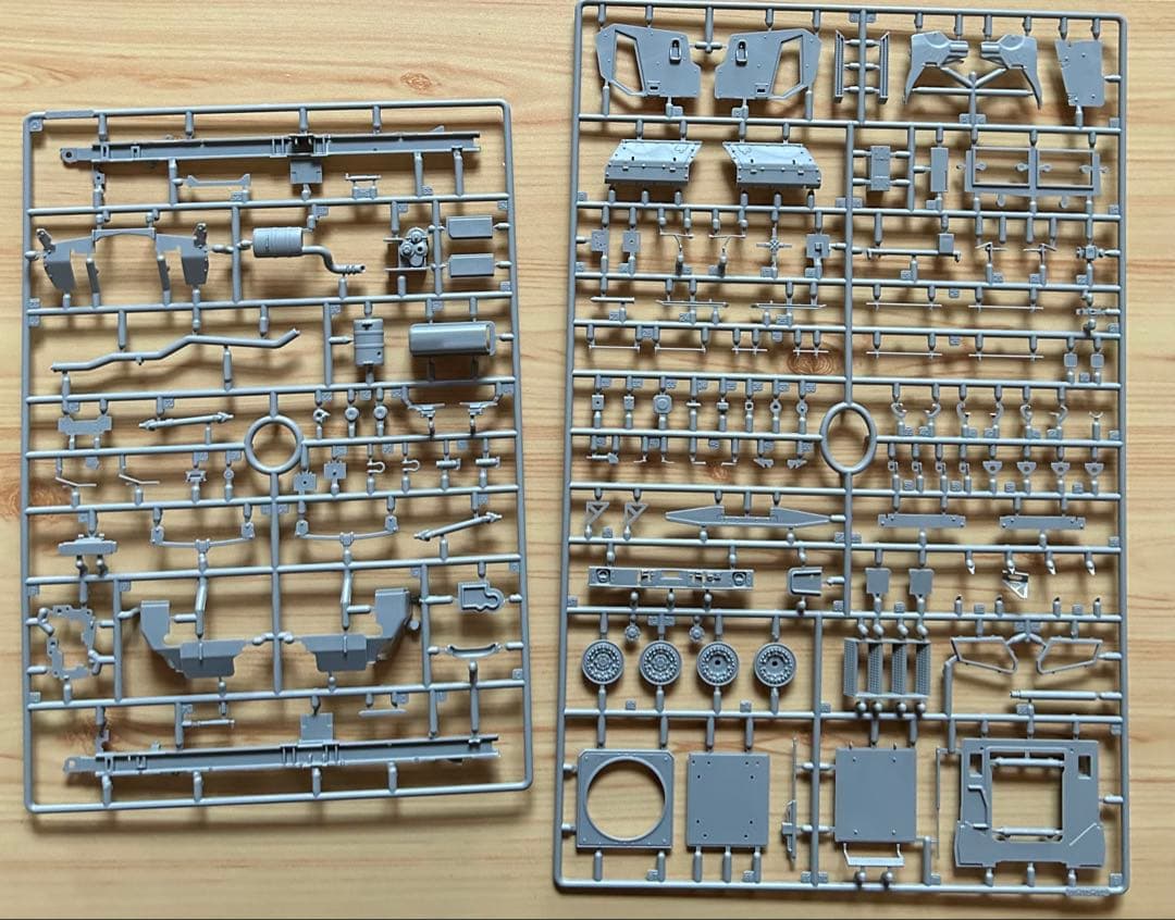 キネティック　1/35スケール　アメリカ合衆国 警察装甲輸送車
