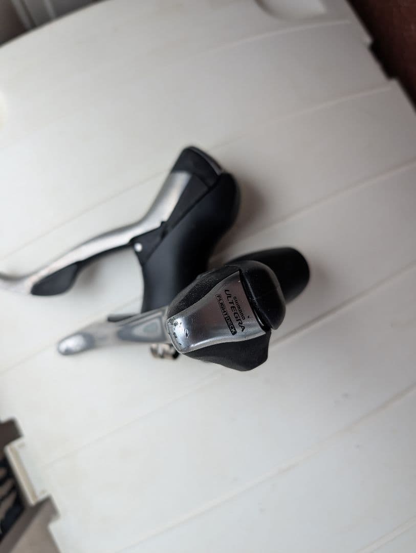 Shimano Ultegra 6600シフター ブラック・シルバー