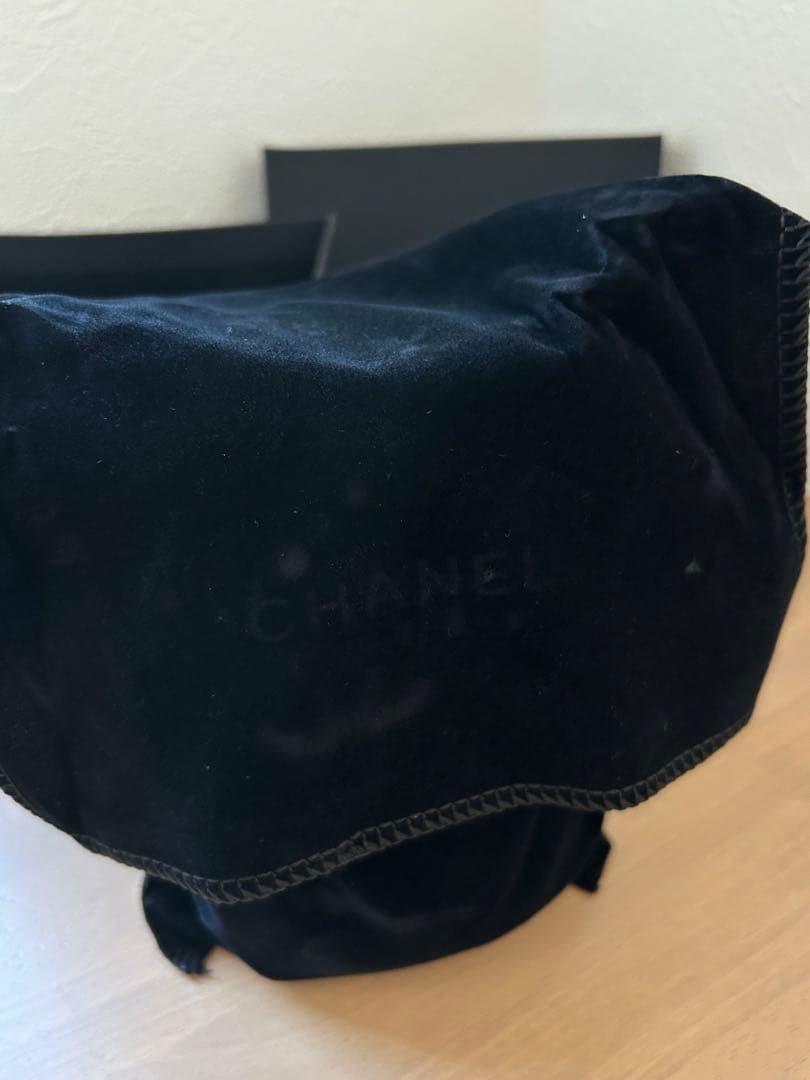 CHANEL ブラック ノベルティ　レザー ショルダーバッグ　ブラック
