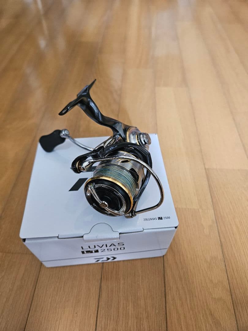 Daiwa LUVIAS 2500 スピニングリール