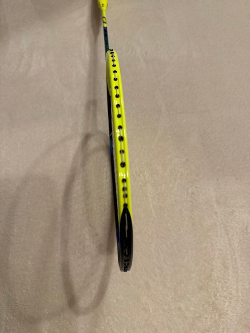 アストロクス77 4UG5 バドミントンラケットシャインイエロー　極美品