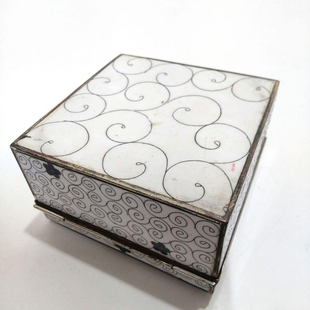 七宝焼 金工　 花紋様宝石箱　白花詰　小箱　鍵なし　KJ58