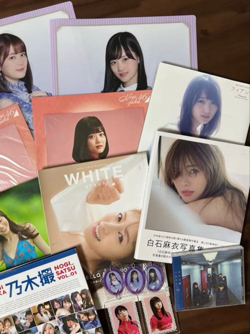 乃木坂46 お得な24点セット 写真集、超特大クリアファイル、CD等盛りだくさん