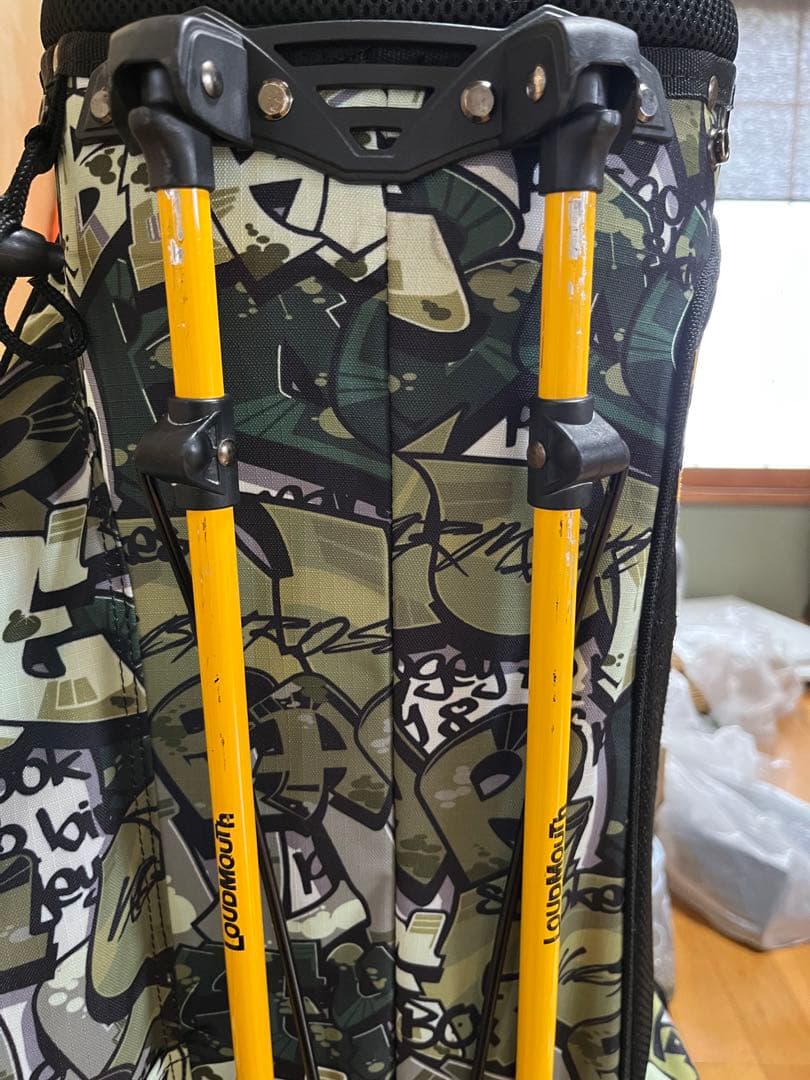 LoudMouth カモフラージュ 軽量スタンドゴルフバッグ8.5型