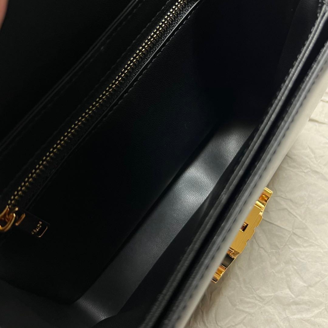 >ブラックショルダーバッグ✨️ほぼ未使用品