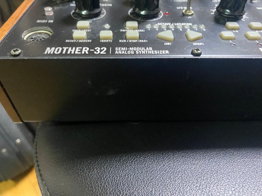 Moog MOTHER-32 セミモジュラーアナログシンセサイザー