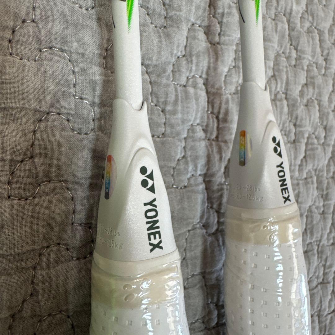 4u6 YONEX アストロクス100zz ラケット 2本　新品