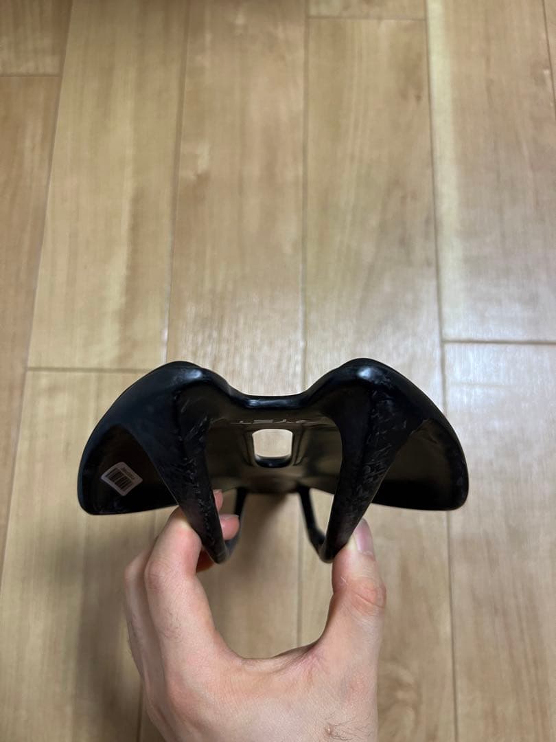新品 RYET エアロ フルカーボン サドル 軽量