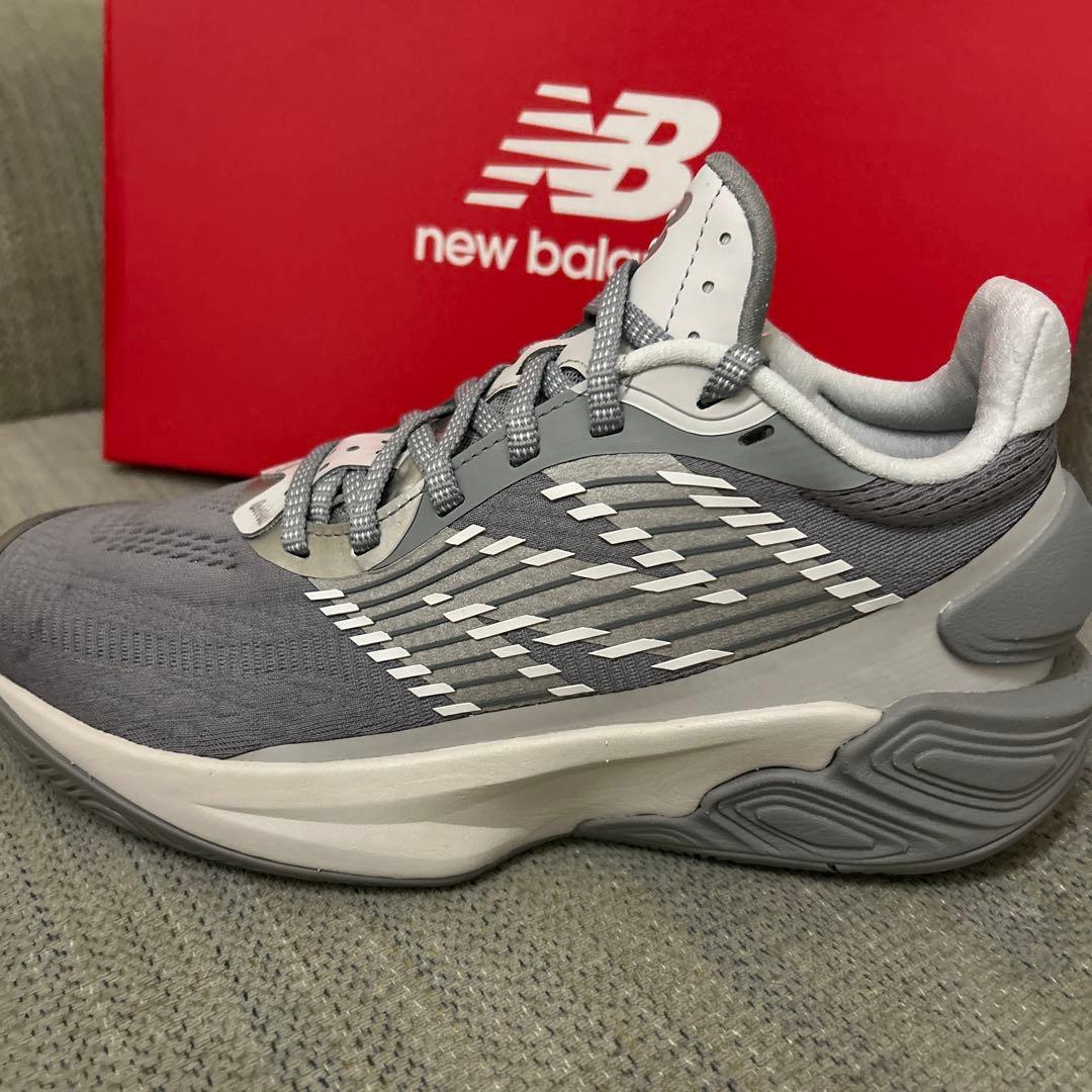 New Balance バスケットボールシューズ グレー/シルバー