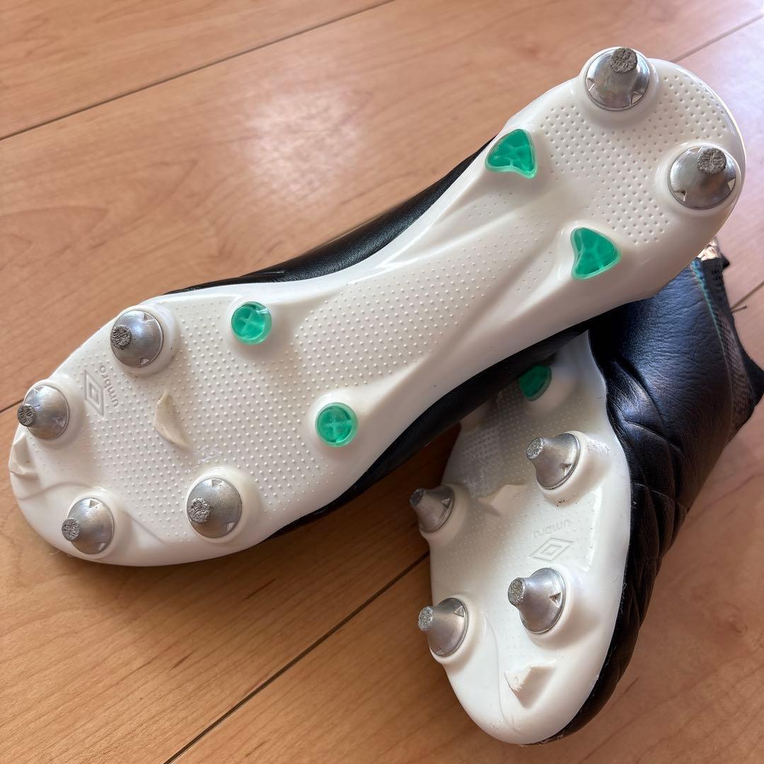 Umbro ブラック サッカーシューズ FG