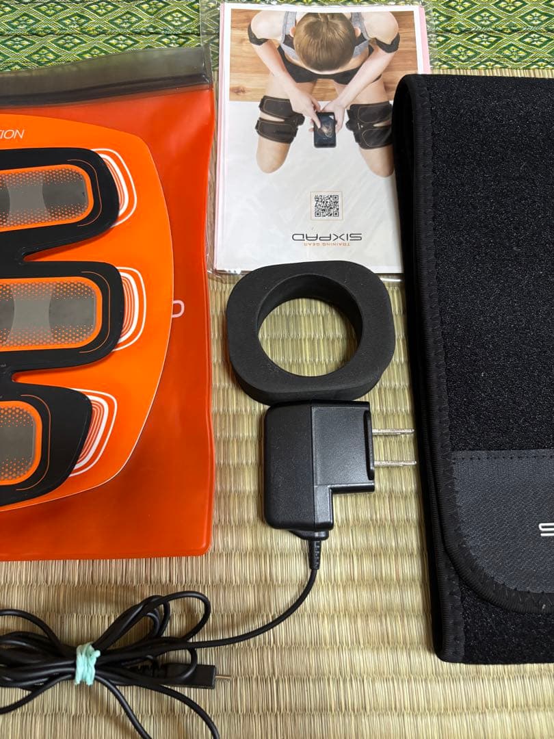 【美品】ジェルシート付　SIXPAD アブズフィット2(Abs Fit 2)