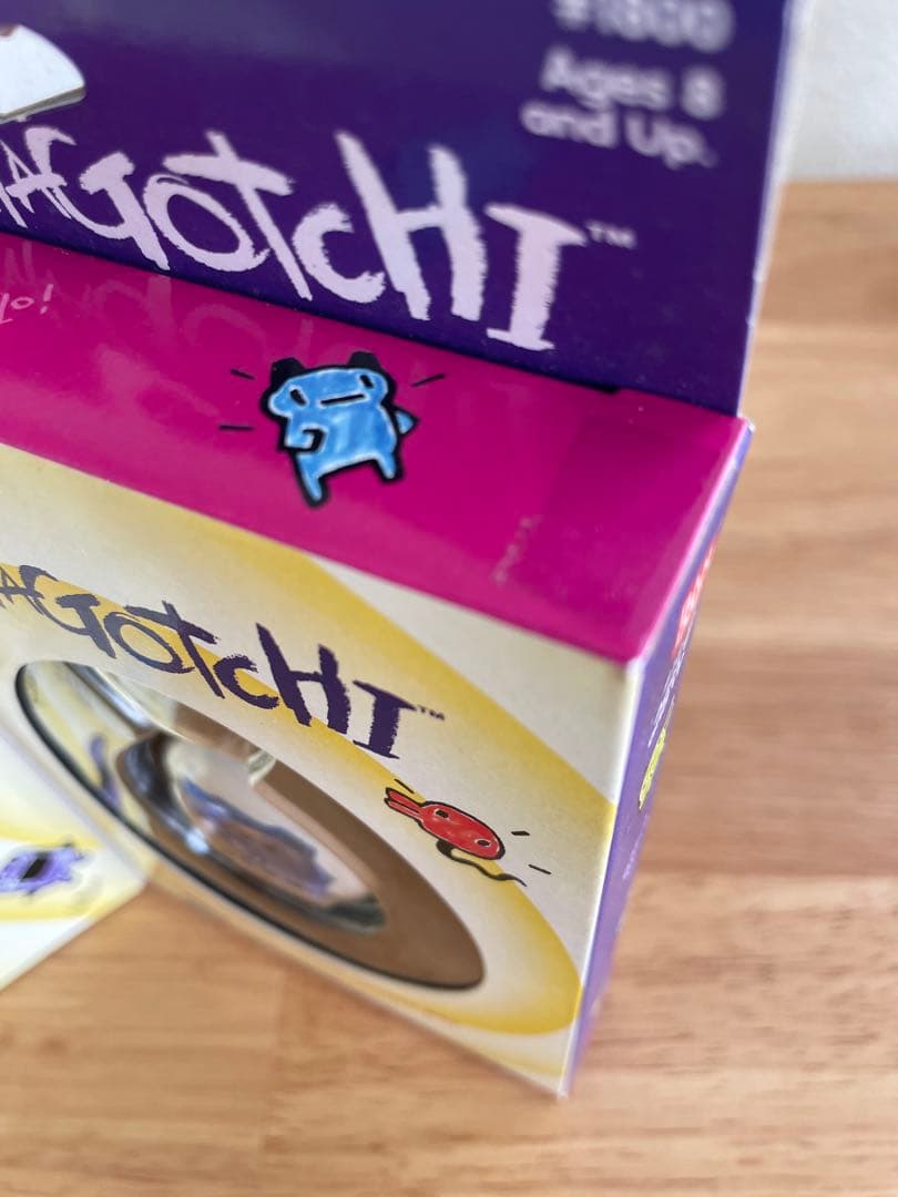 未開封BANDAI Tamagotchi 初代 海外版 #1800 白×青 箱付