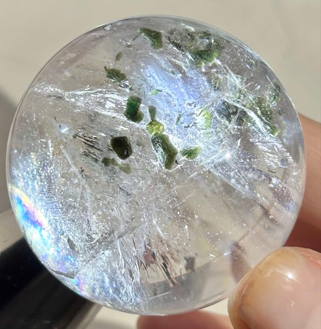 《結晶未崩れ標本個体》グリーンマイカ イン クォーツ結晶形状明瞭 虹入りスフィア