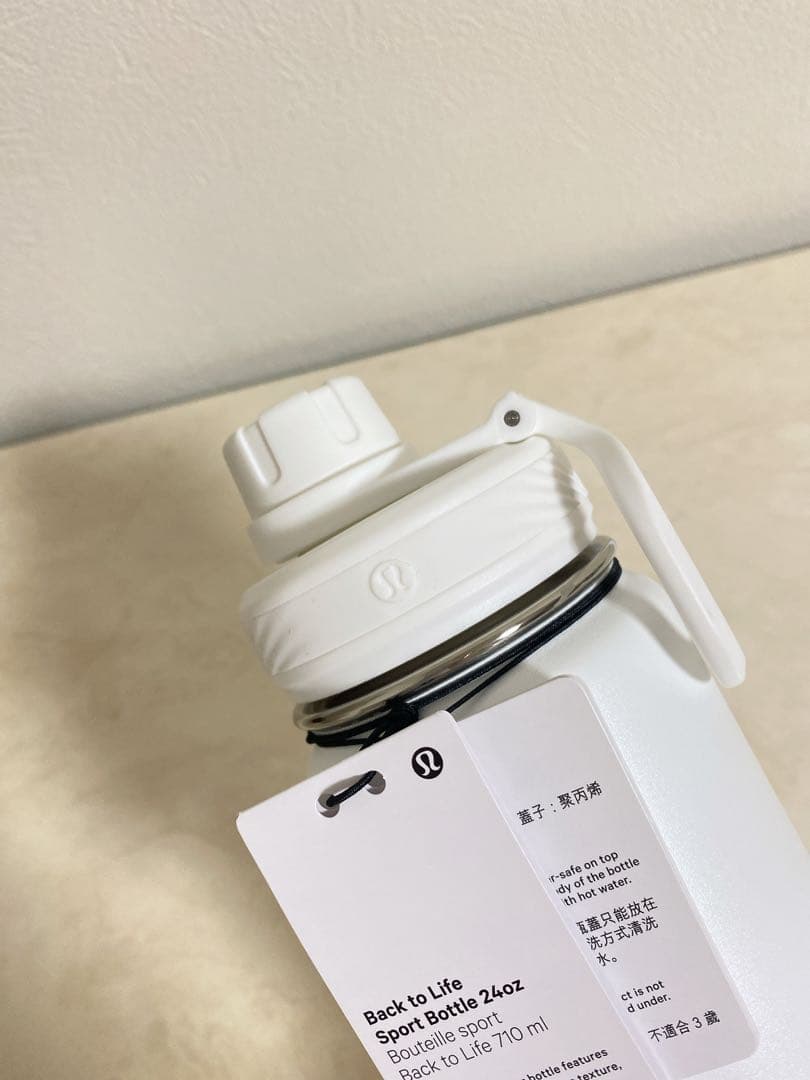 新品未使用　ルルレモン　ボトル　スポーツボトル　水筒　ホワイト　710ml