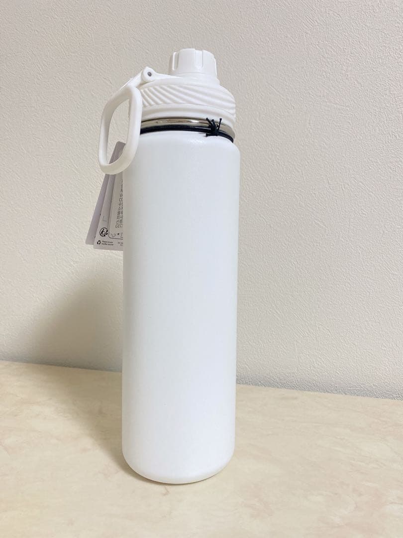 新品未使用　ルルレモン　ボトル　スポーツボトル　水筒　ホワイト　710ml