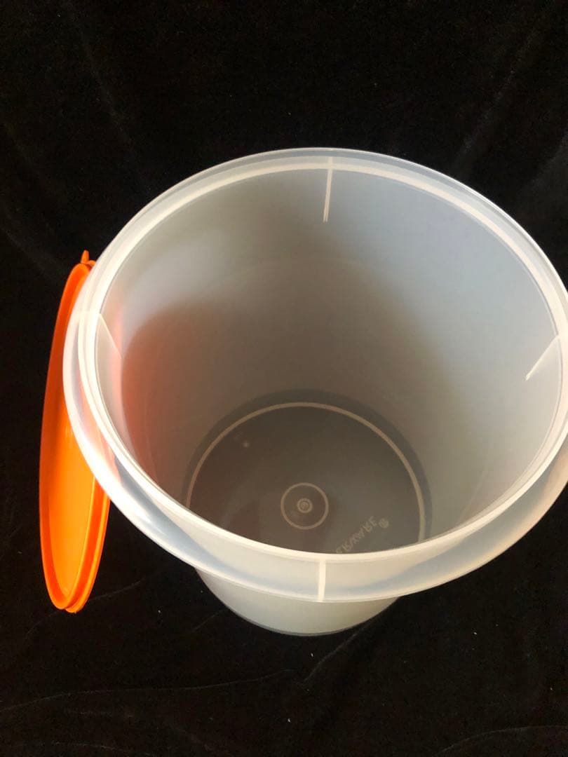 新品★ Tupperware マキシクイーンデコレーター & ジャイアント2個