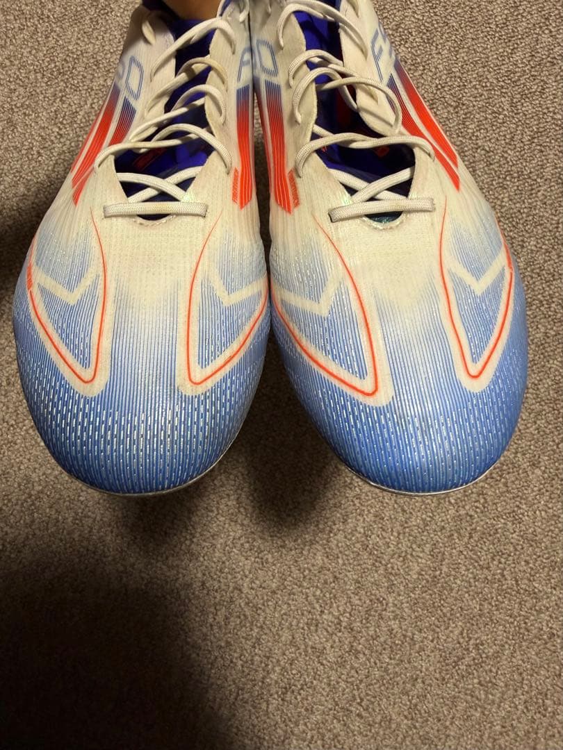 adidas F50 スパイクシューズ ホワイト/ブルー/オレンジFG