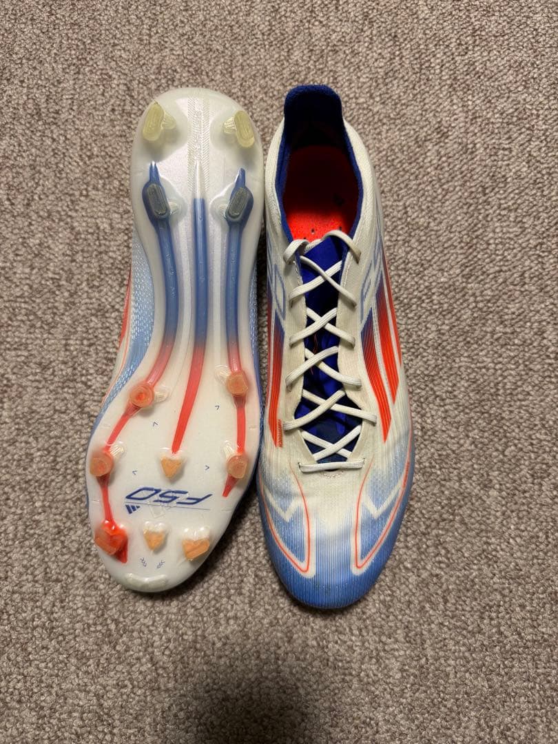 adidas F50 スパイクシューズ ホワイト/ブルー/オレンジFG