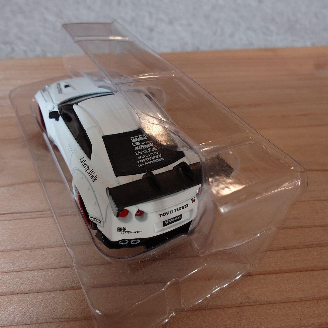 LB★Works Nissan GT-R Matte White 1/64