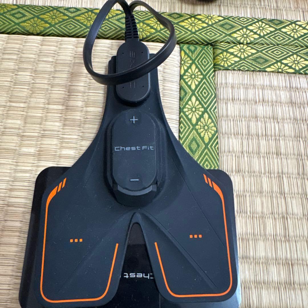 Sixpad Chest Fit トレーニングデバイス