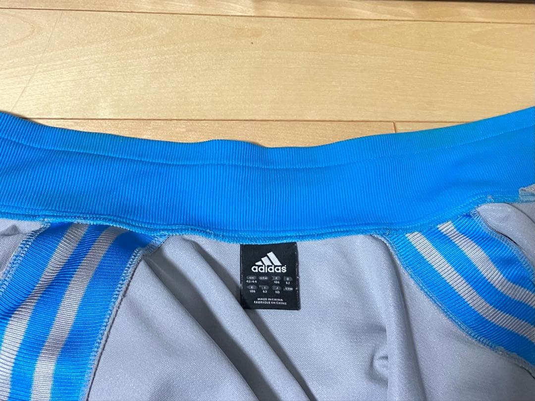 adidas グレー/青 ジャージジャケット XO(古着) 使用感あり。