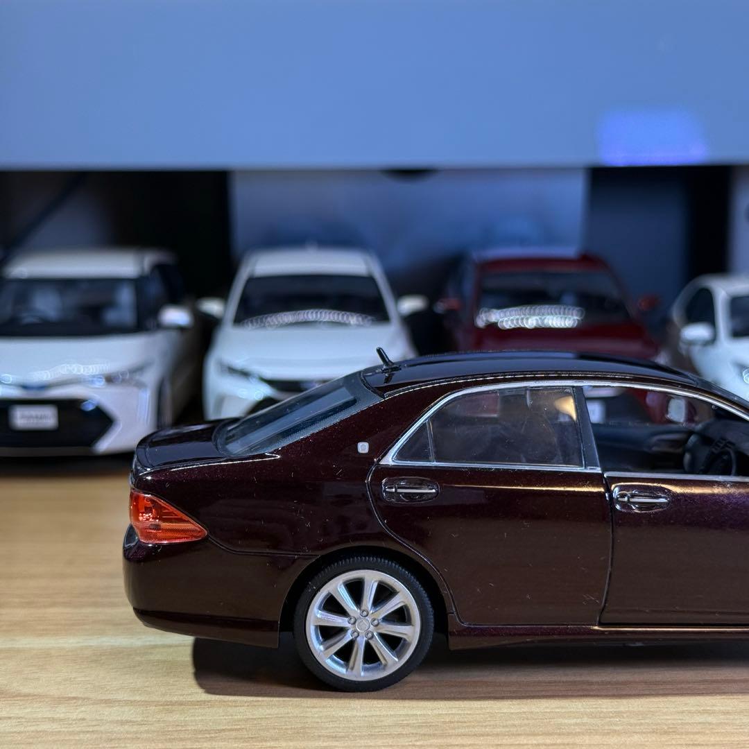 【非売品】トヨタ クラウン 200系 カラーサンプルミニカー 1/30