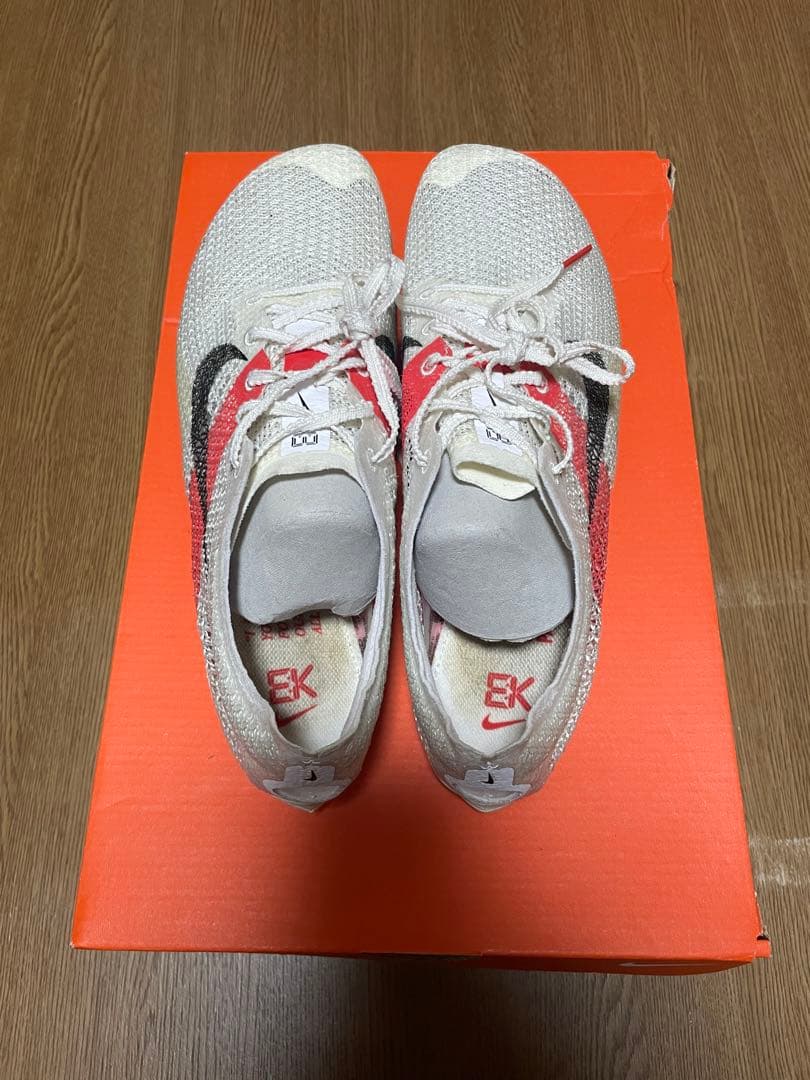 NIKEエアズームヴィクトリー　モアアップテンポ