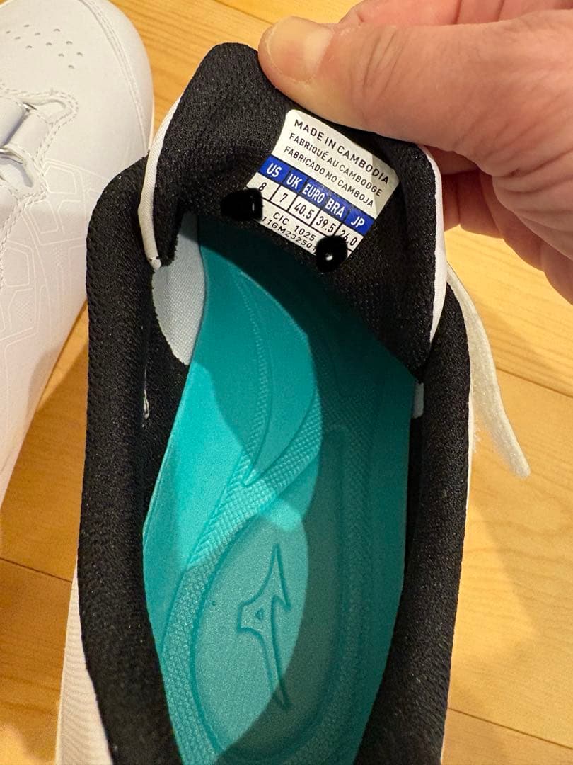 Mizuno スパイク ホワイト 金具
