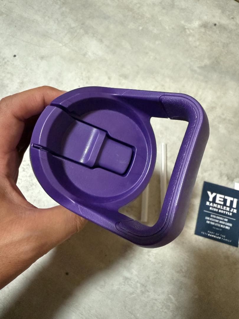 YETI Rambler 12オンス ストローキャップ付き ピークパープル
