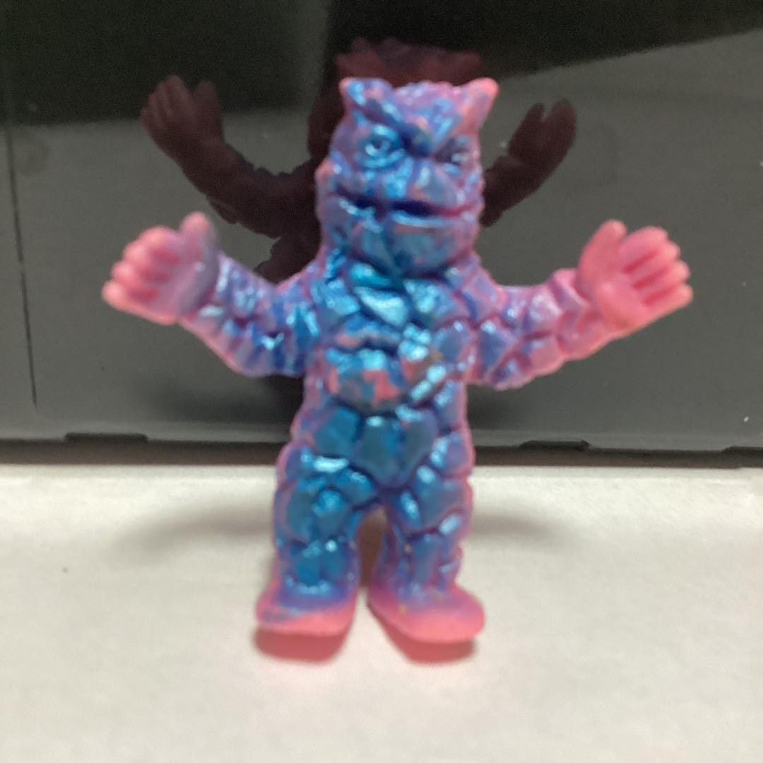 怪獣消しゴム　ケロニア　黄色　ピンク　ポピー